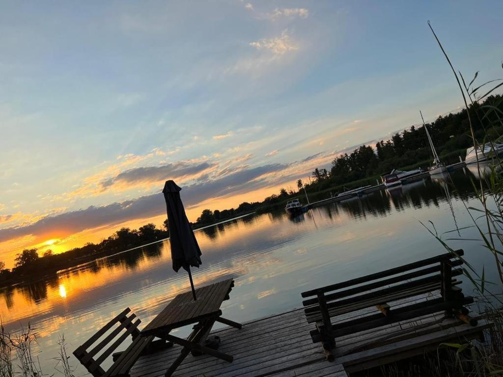 Domek Nad Jeziorem มิชลีบูร์ช ภายนอก รูปภาพ